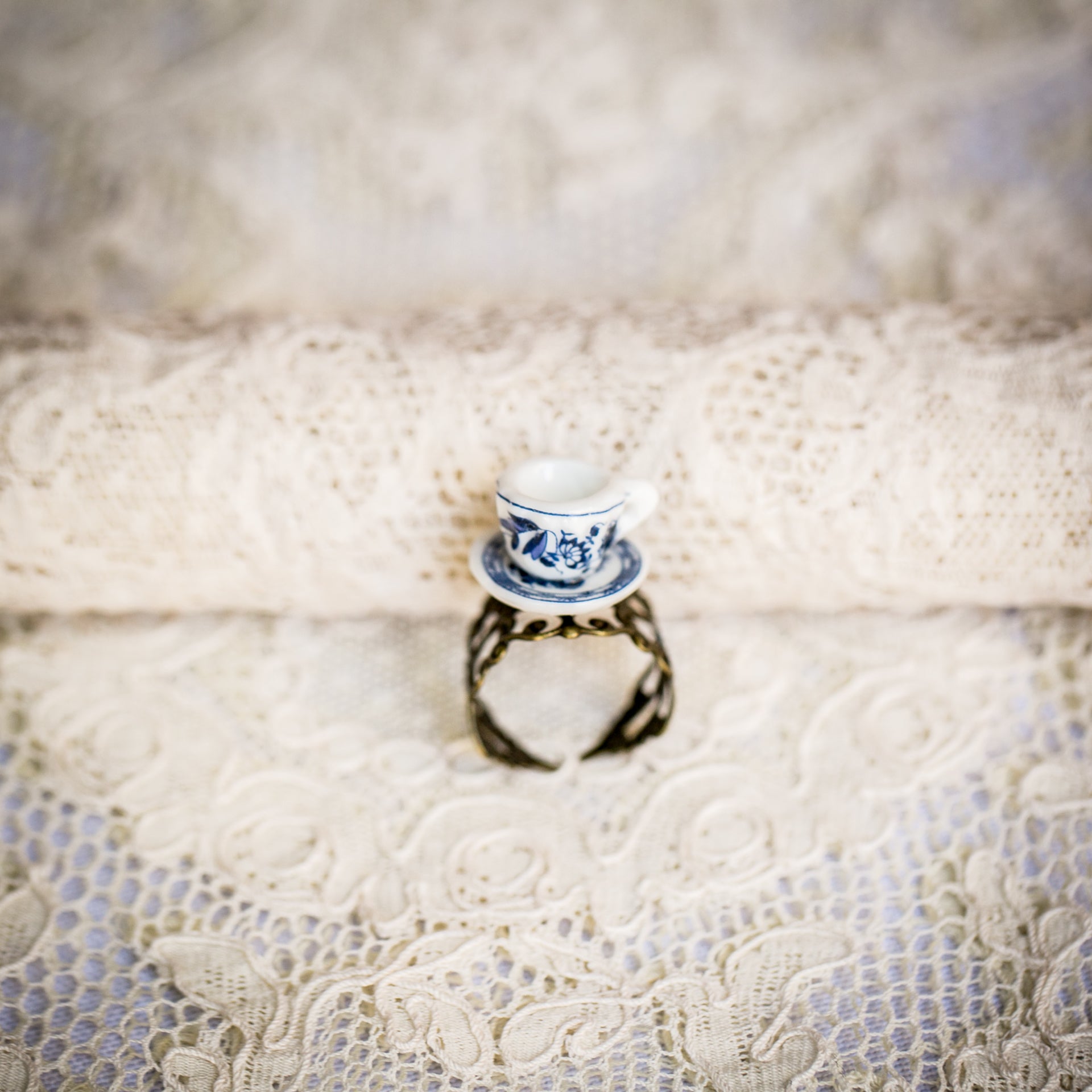 Alice in wonderland wedding ring deals