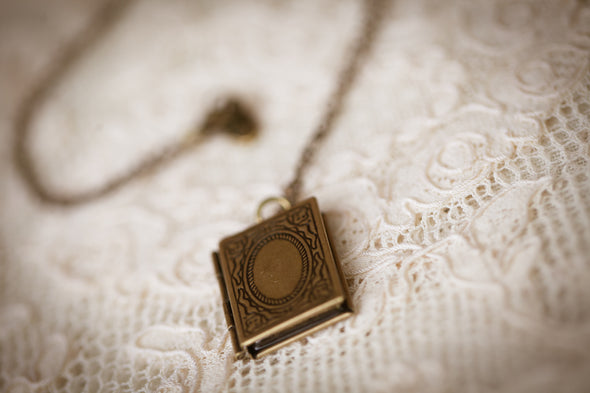 Literature Book Lockets (The Jane Locket)